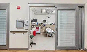 DuraCare 7500 3 panel ICU Door. Photo Credit: MKM Build Photography www.mkmbuild.com.jpg