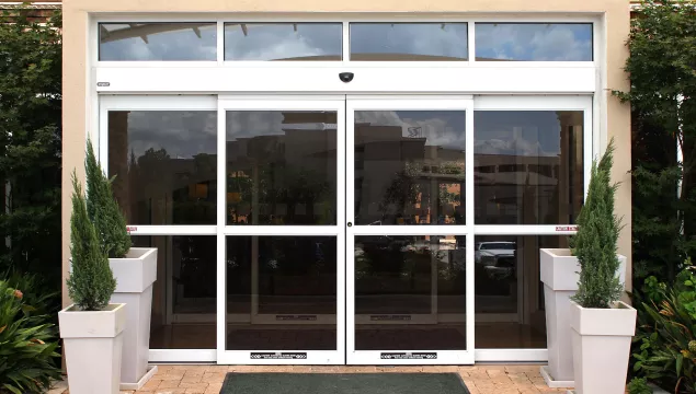 A set of dura glide doors at a holiday inn.